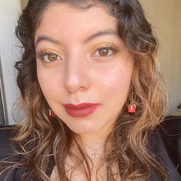 Meet your Posher, Jenny - Picture 1 of 3